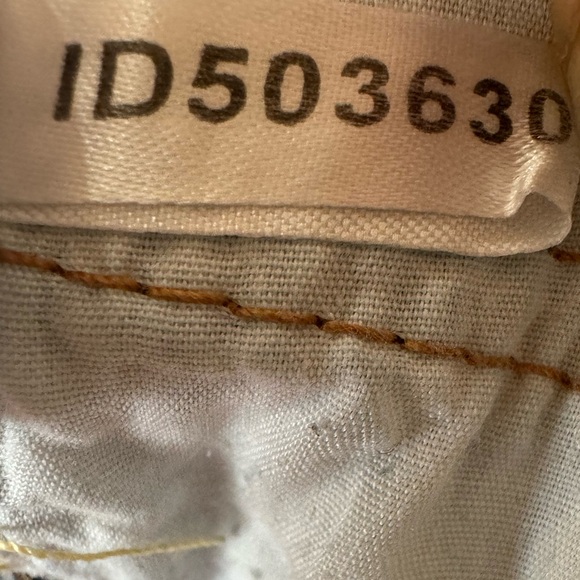 Hollister pacific merchants jean shorts used it good condition, size 0. - Picture 9 of 10